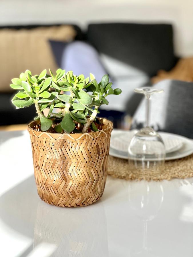 Boho Apartment: Netflix + Balcony + Bathtub เอสเซน ภายนอก รูปภาพ