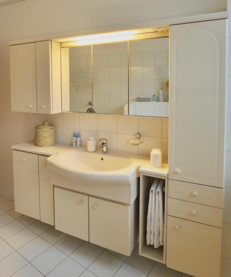 Boho Apartment: Netflix + Balcony + Bathtub เอสเซน ภายนอก รูปภาพ