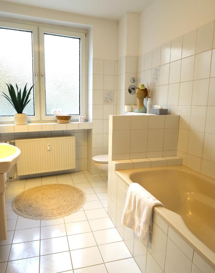 Boho Apartment: Netflix + Balcony + Bathtub เอสเซน ภายนอก รูปภาพ